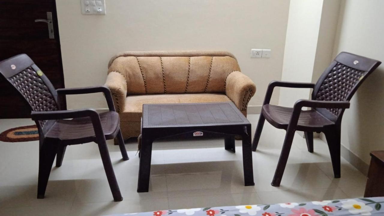 Hare Krishna Home Stay Vrindāvan Екстериор снимка