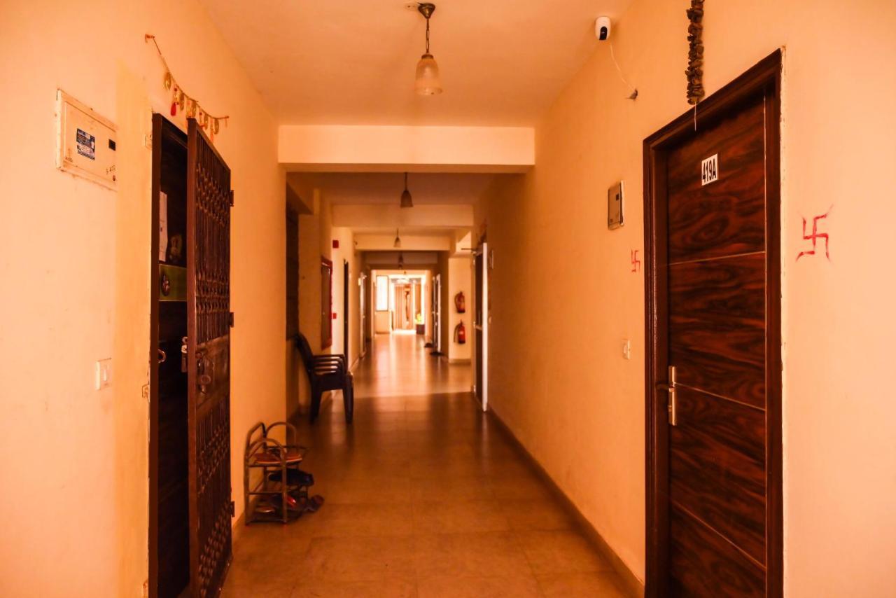 Hare Krishna Home Stay Vrindāvan Екстериор снимка